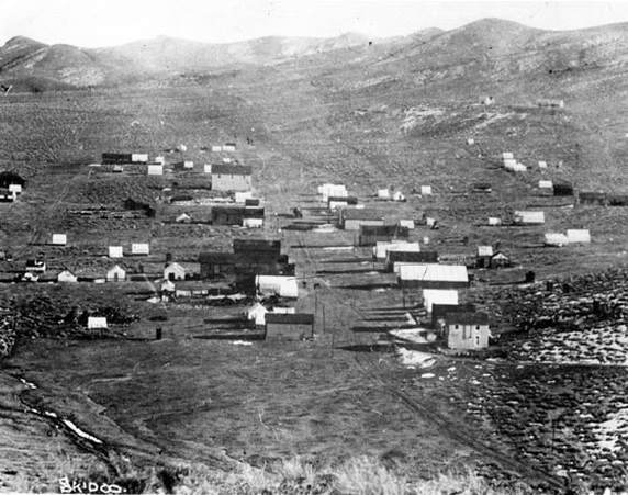 Historical photo of Skidoo townsite